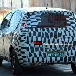 Flagra do novo Fiat derivado do Projeto 326 com a camuflagem zebrada