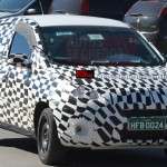 Flagra do novo Fiat derivado do Projeto 326 com a camuflagem zebrada