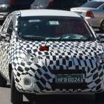 Flagra do novo Fiat derivado do Projeto 326 com a camuflagem zebrada