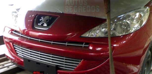Flagra do Peugeot 207 reestilizado