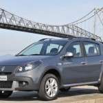 Renault Sandero 2012 é lançado com alterações na frente e dianteira