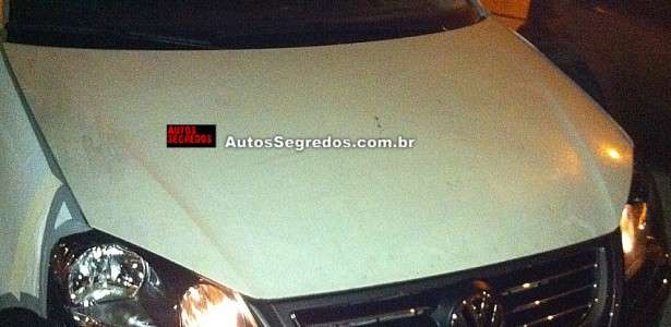 Flagra do Polo sedan 2012 que terá pequena reestilização