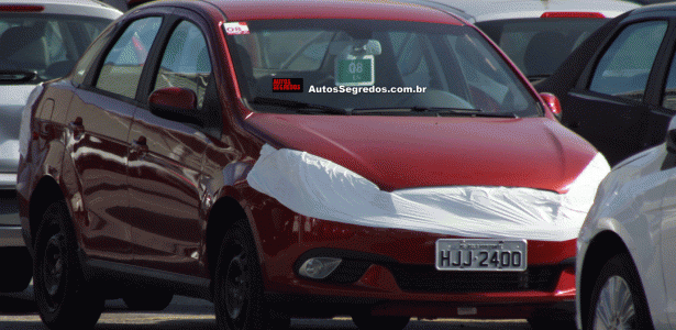 Flagra do novo Fiat Siena quase sem camuflagem