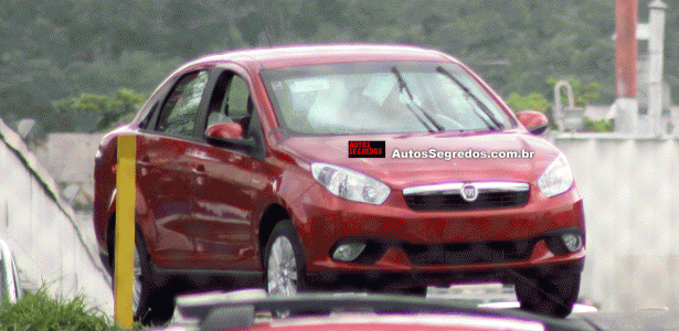 Flagra do novo Fiat Siena sem disfarce