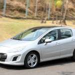 Peugeot 308 2012 de frente na cor prata