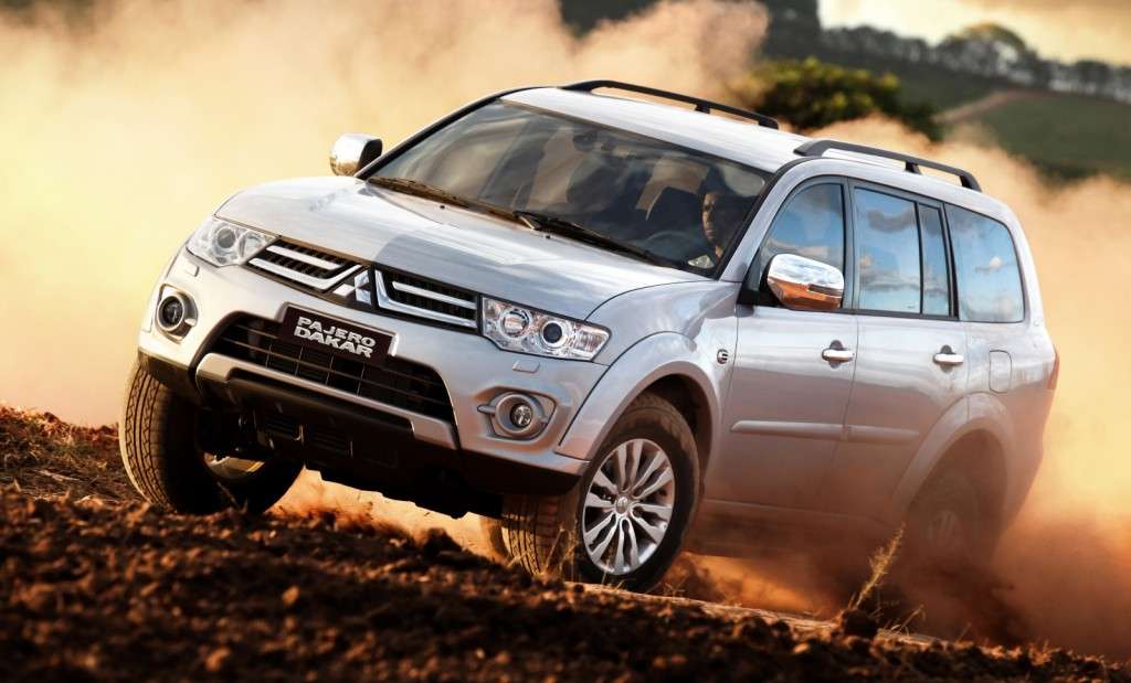 Mitsubishi Pajero Dakar de frente na cor prata