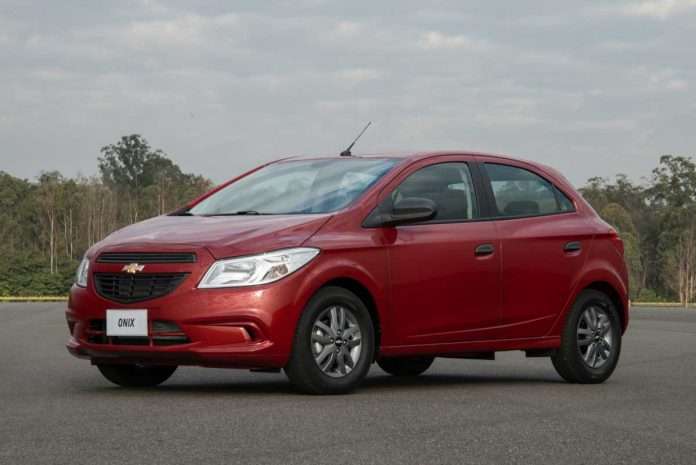 Chevrolet_onix_joy_2017-(8) Chevrolet Onix Joy