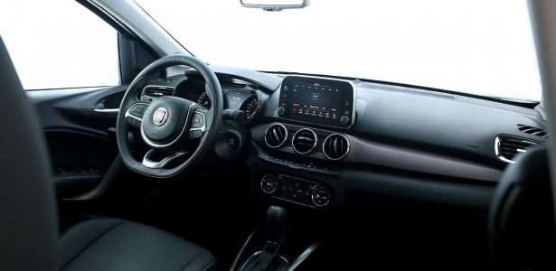 Fiat Cronos Precision 1.8 AT6
