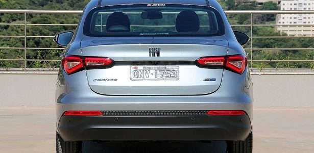 Fiat Cronos Precision 1.8 AT6