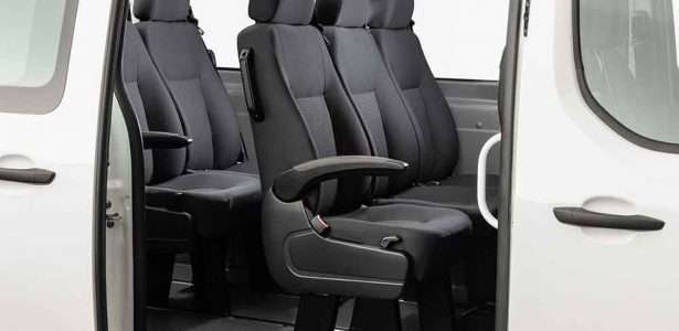 Peugeot Expert Minibus
