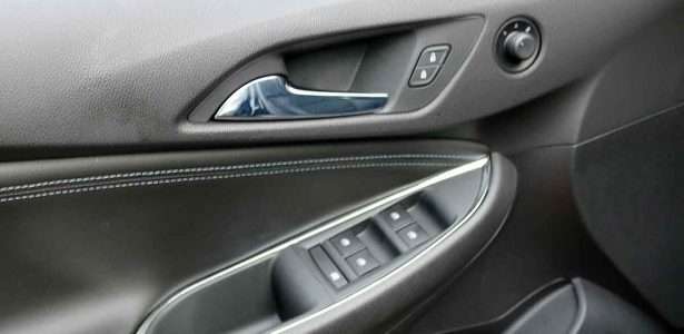Cruze Black Bow Tie