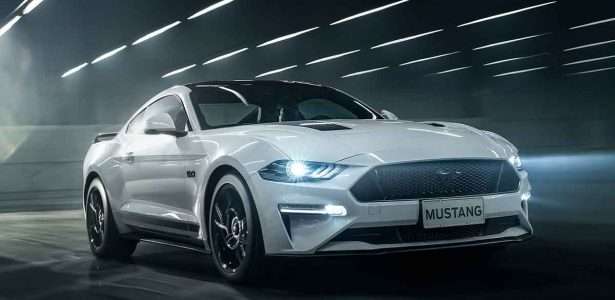 Mustang Black Shadow