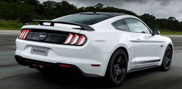 Mustang Black Shadow
