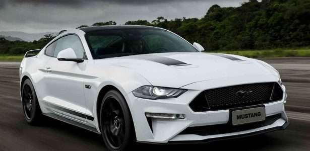 Mustang Black Shadow