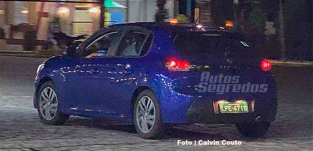 Peugeot 208 2021