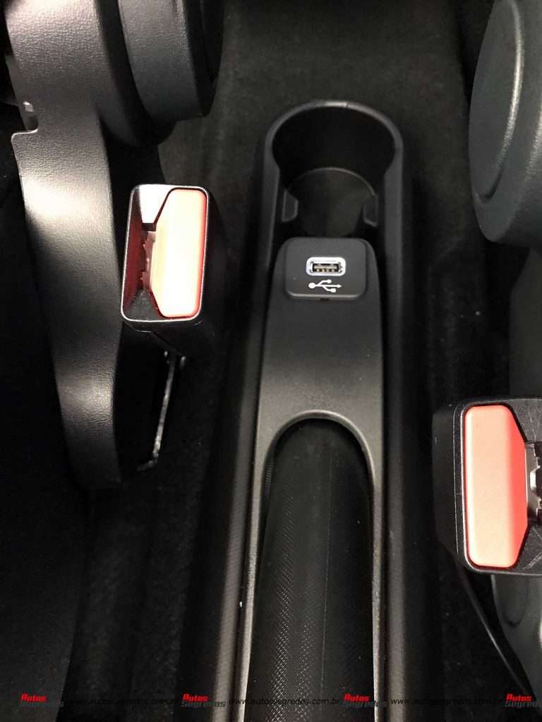 Segunda porta USB Argo