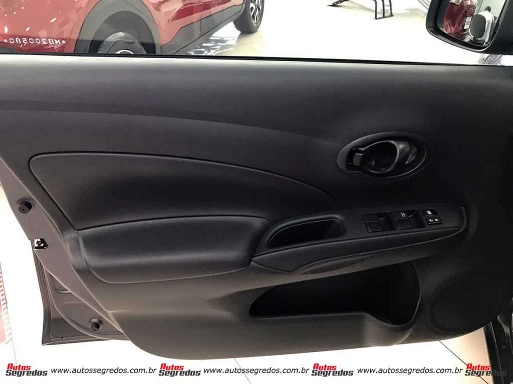 forro de porta Nissan V-Drive