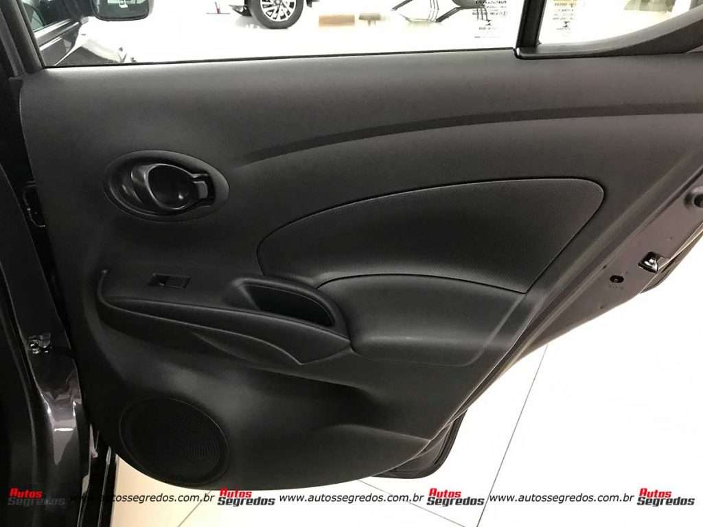 forro de porta Nissan V-Drive