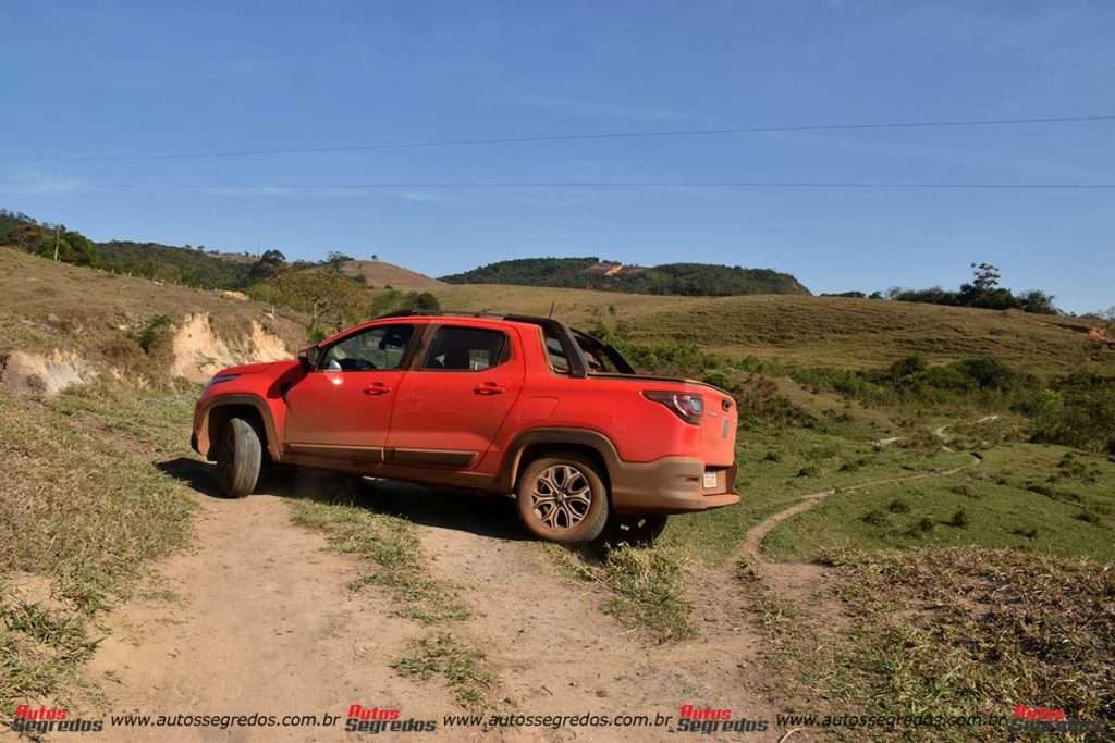 Strada na trilha da Estrada Real