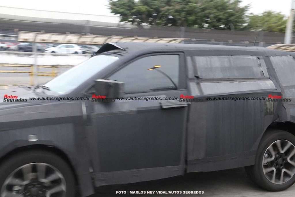 Flagra Jeep 598 (sete lugares)