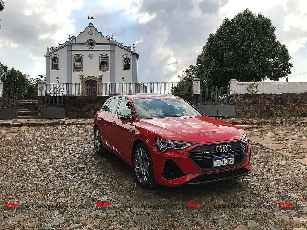 Audi e-tron Perfomance Black