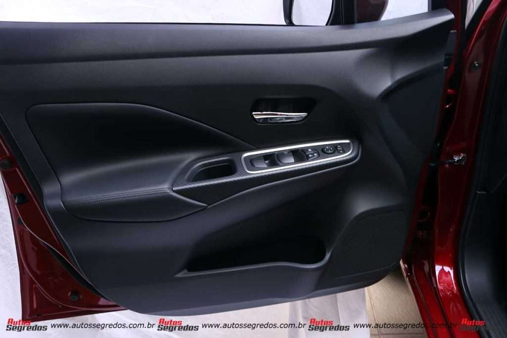 Forro de porta Nissan Versa Exclusive