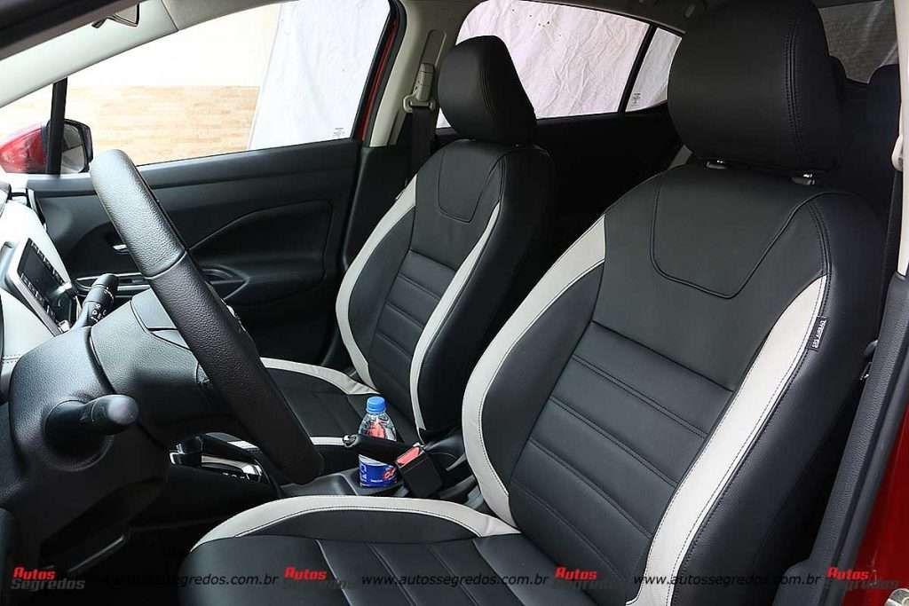 Bancos dianteiros Nissan Versa