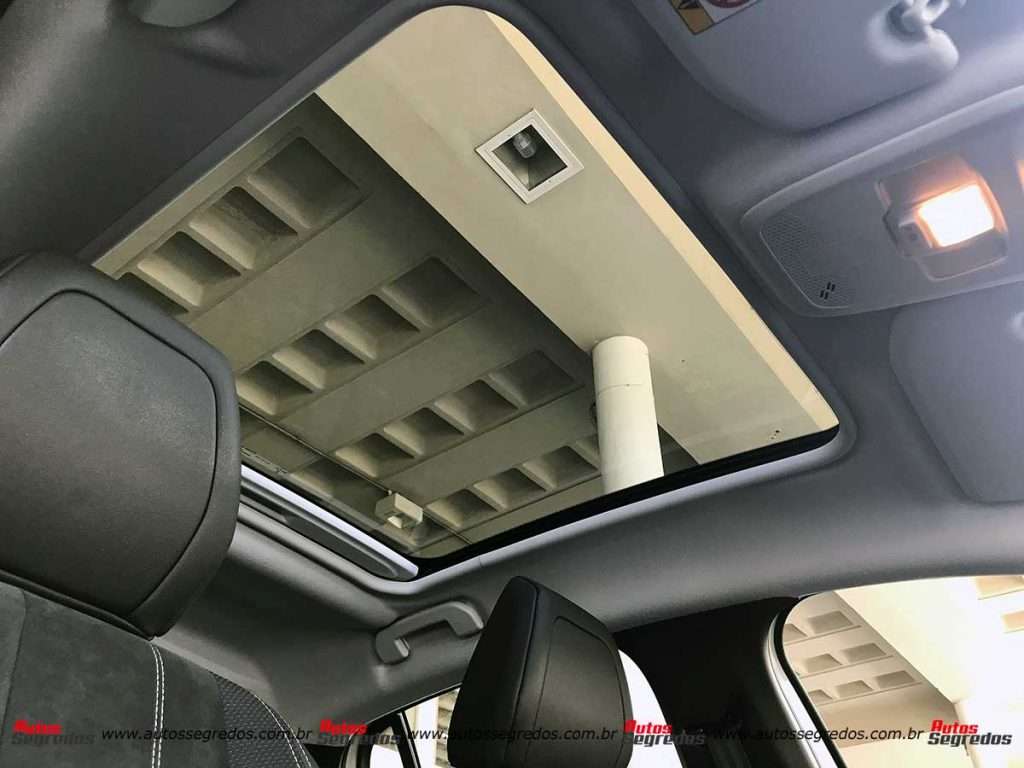 Teto solar panorâmico Peugeot 208 2021
