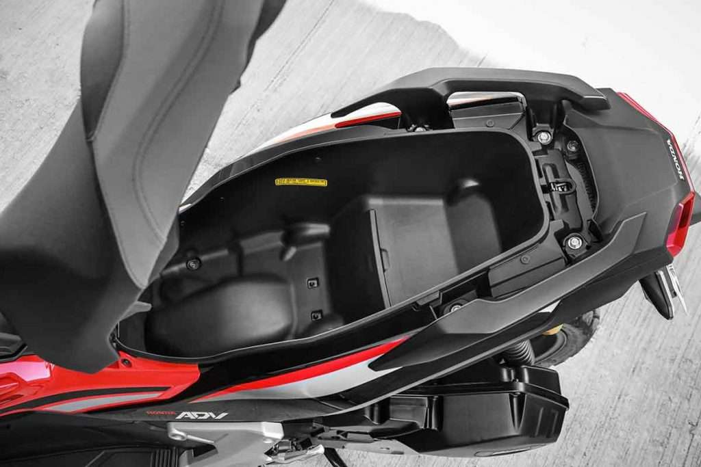 Scooter aventureiro ADV 150