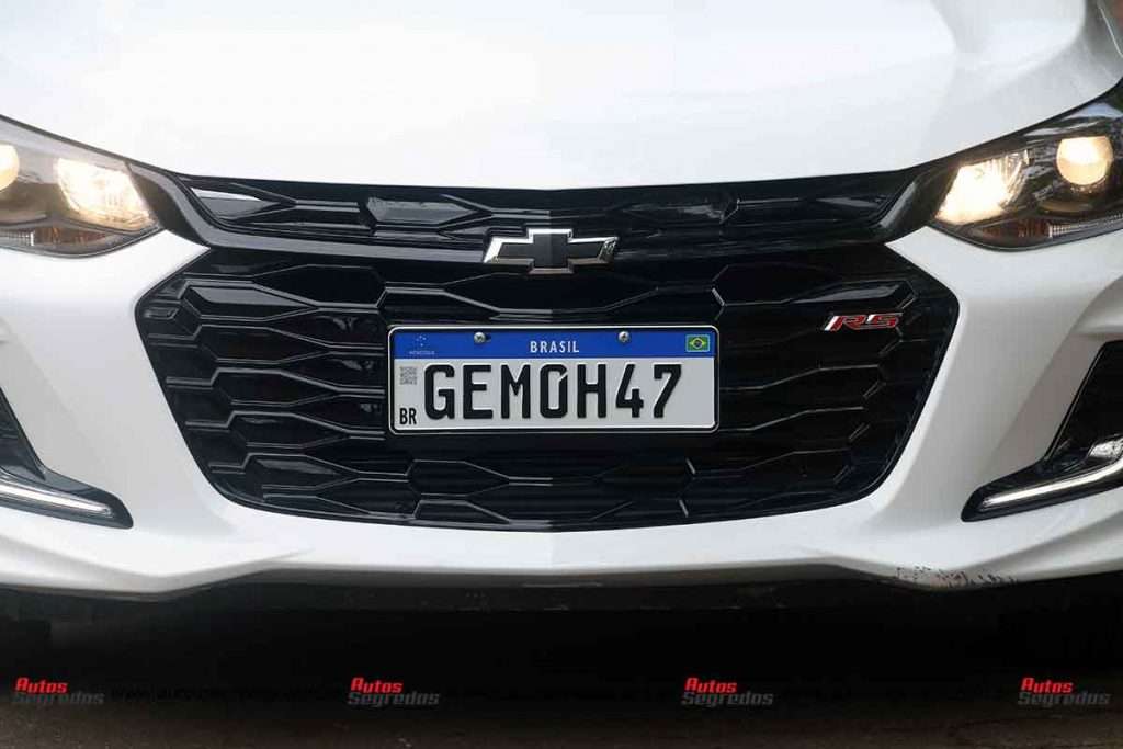 Grade dianteira Chevrolet Onix RS 2021