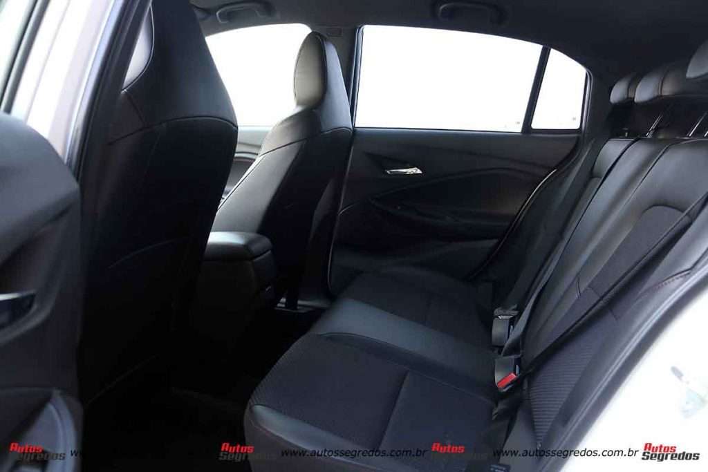 Banco traseiro Chevrolet Onix RS 2021