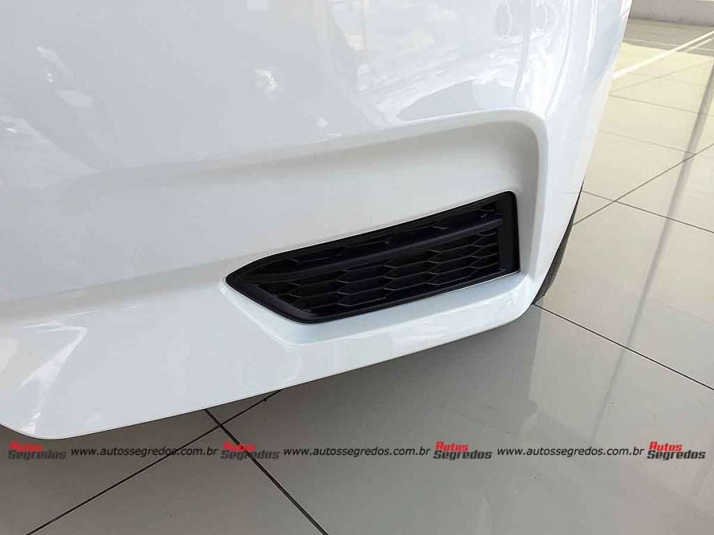 Detalhe para-choque Versa 2021 Sense