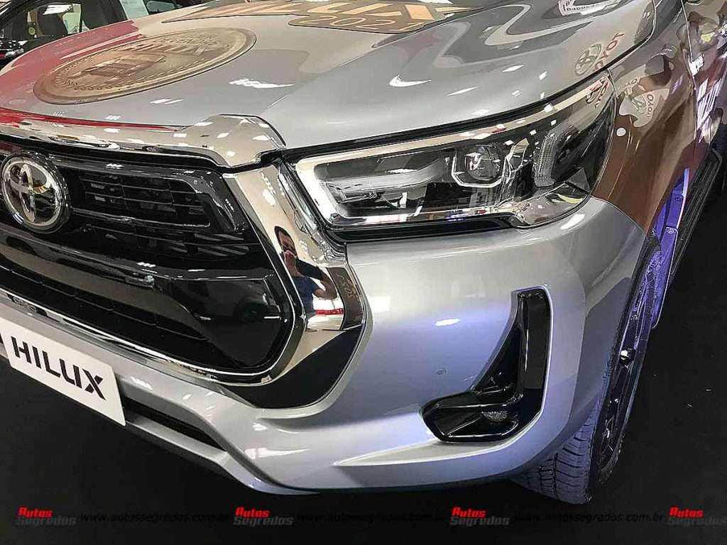 Farol Hilux SRX
