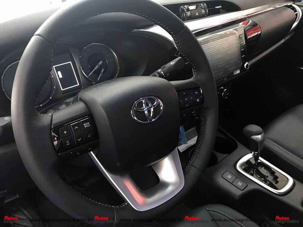 volante Hilux SRX