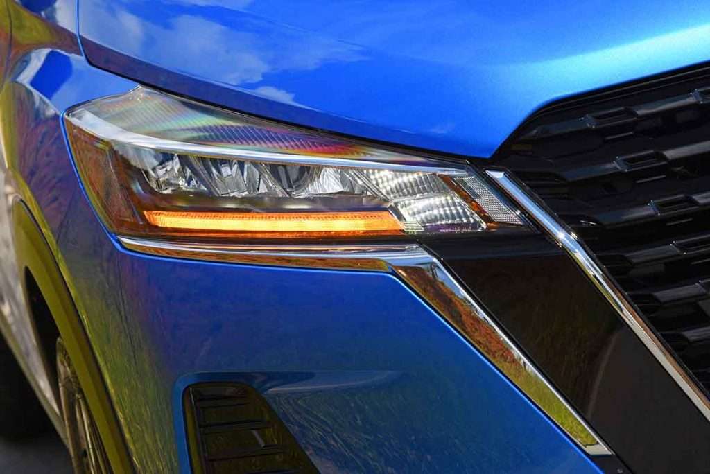 Novo farol Kicks 2022