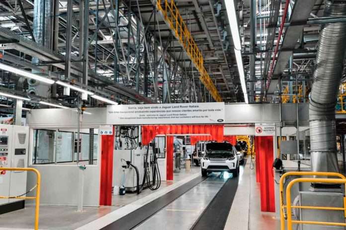 Linha de montagem Land Rover no Brasil