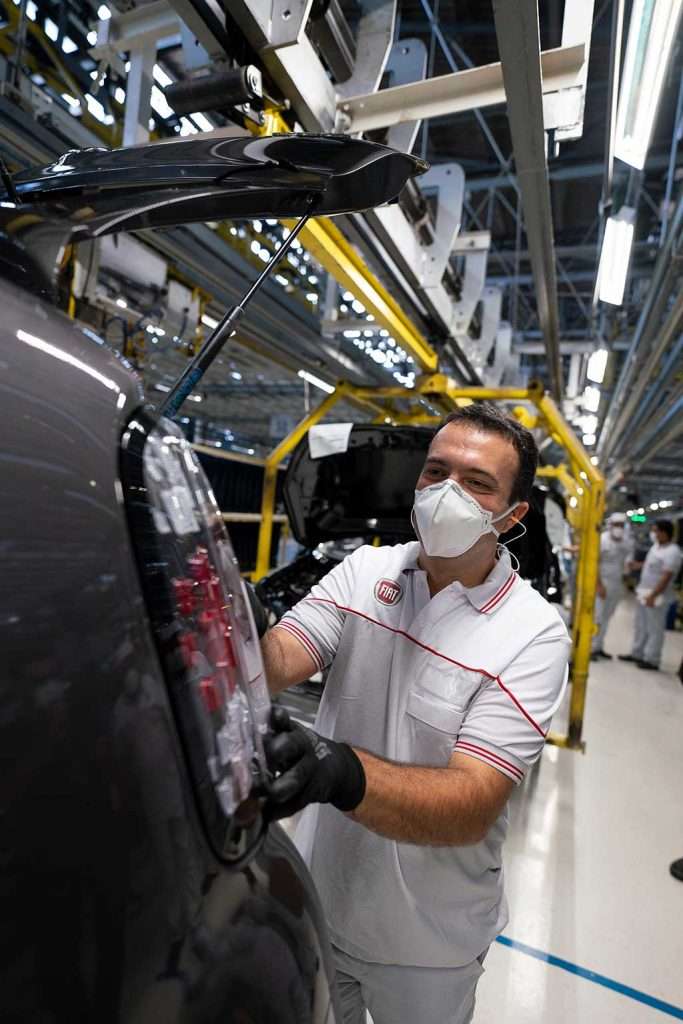 Instalando lanterna Fiat Uno Ciao
