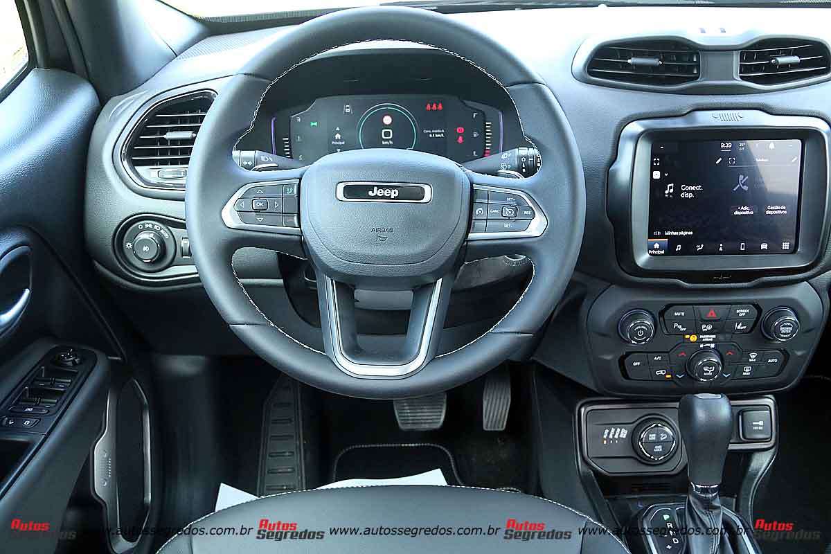 Interior do modelo tem novo volante