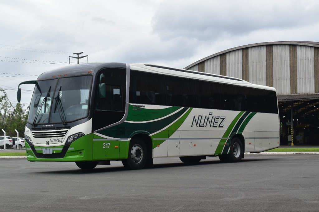 Chassi do modelo Mercedes-Benz OF 1724/59 com carroceria Busscar El Buss 320 L