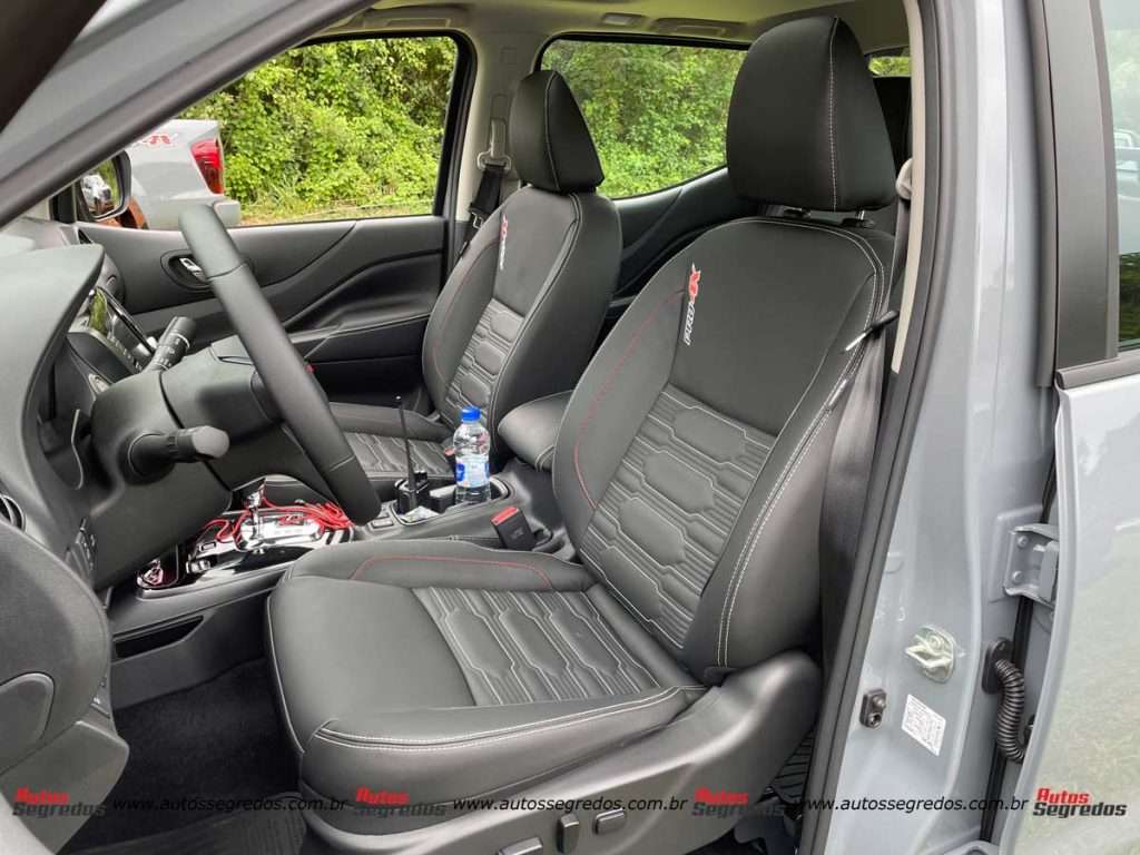 Bancos dianteiros Nissan Frontier PRO-4X