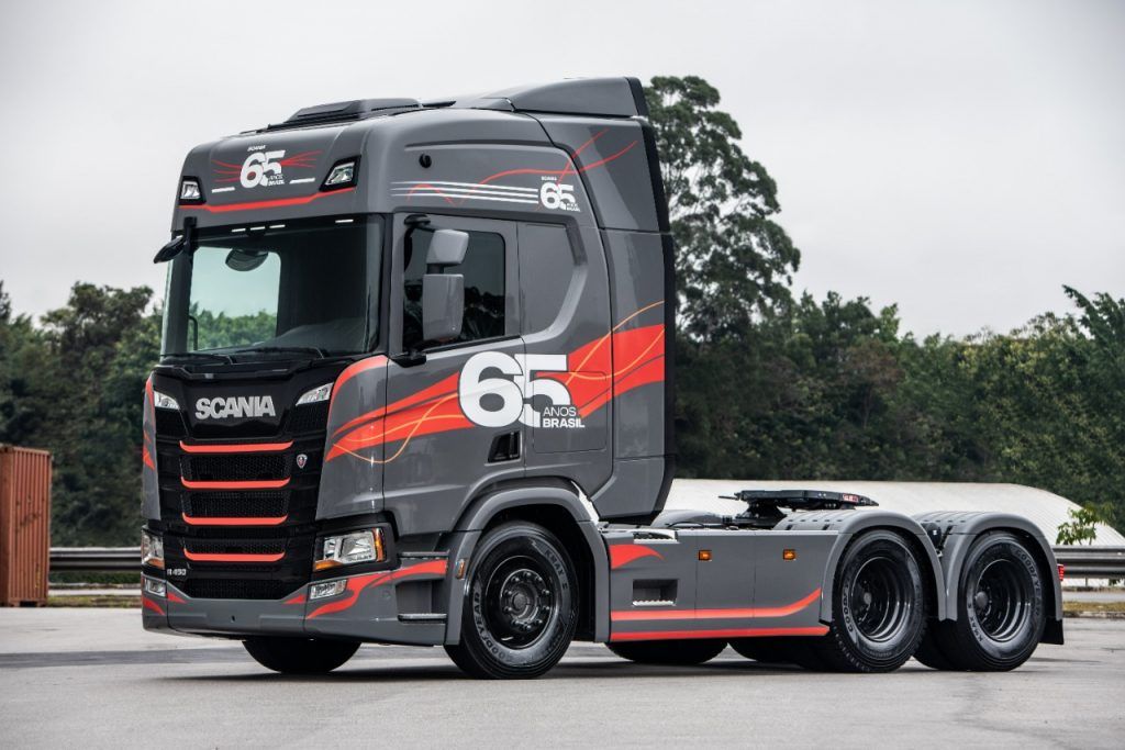 Scania R450 6x2 Edição Comemorativa 65 anos de Brasil
