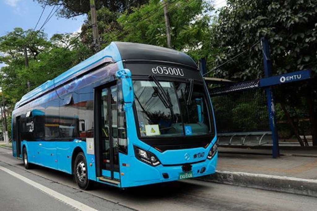 ônibus elétrico Mercedes-Benz eO500U