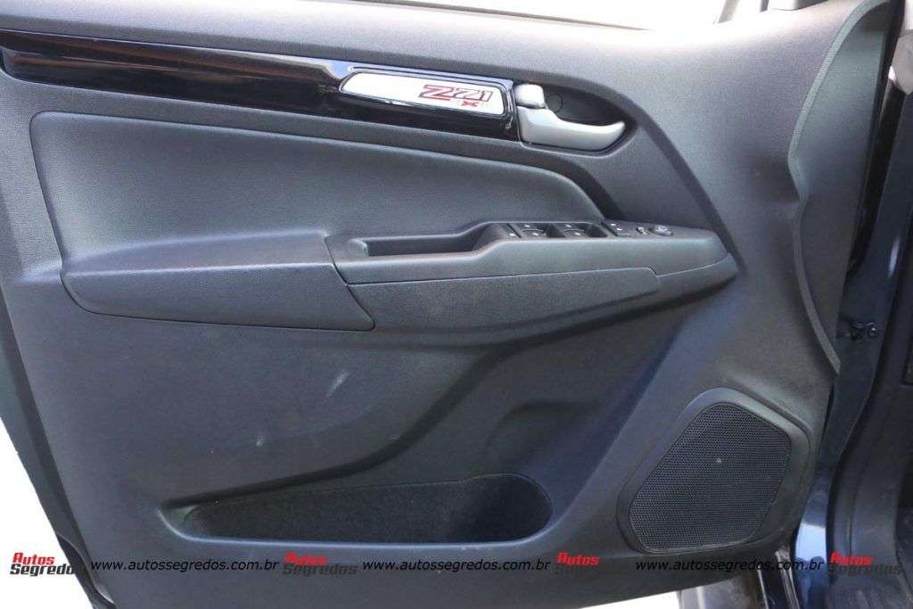 Forro de porta dianteiro Chevrolet S10 Z71 2023
