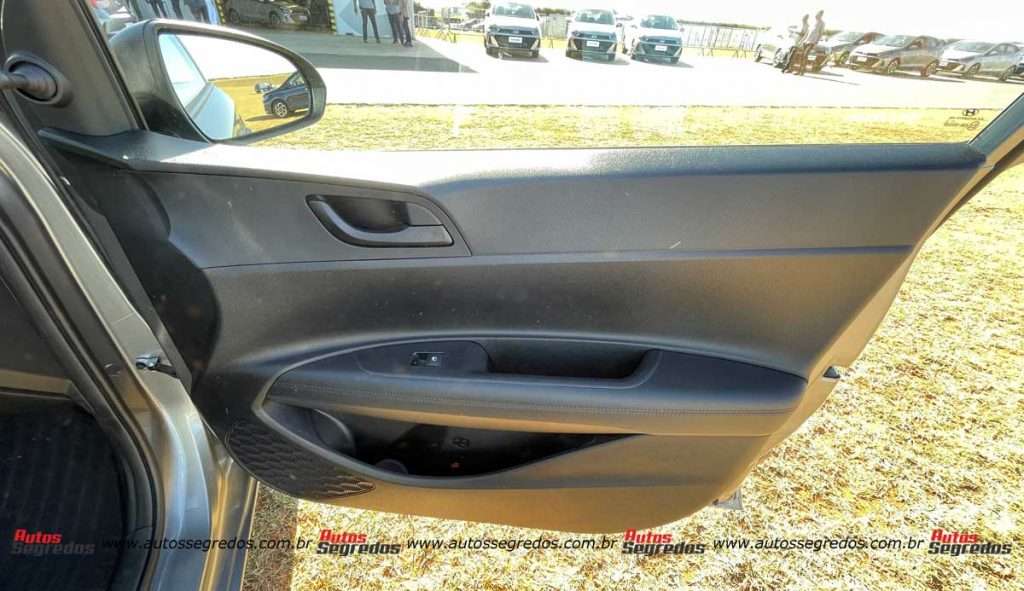 Forro de porta dianteiro Hyundai HB20 Sense 2023