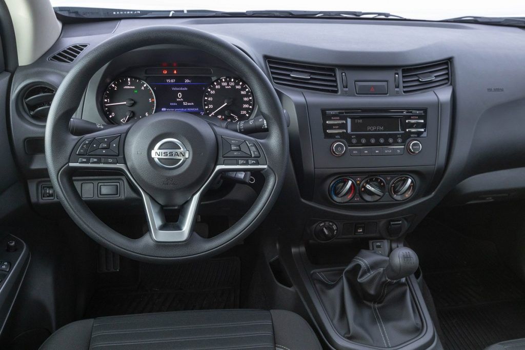 Painel da Nissan Frontier S 2023