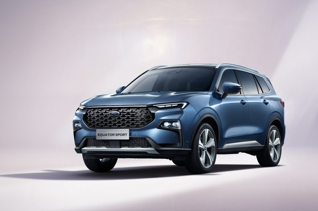 Ford Equator Sport na cor azul de frente