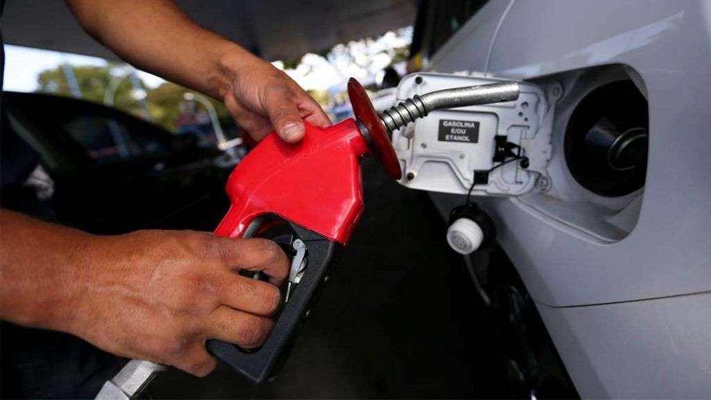 Petrobras afirma acompanhar 