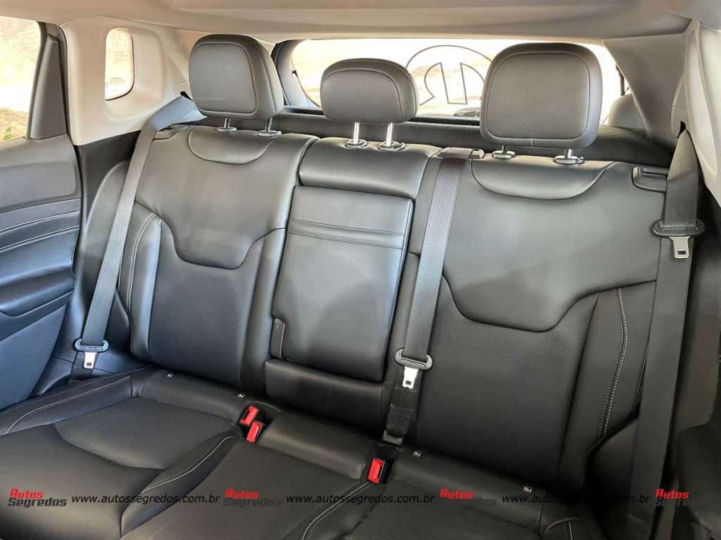 Banco traseiro do Jeep Compass Trailhawk Mopar