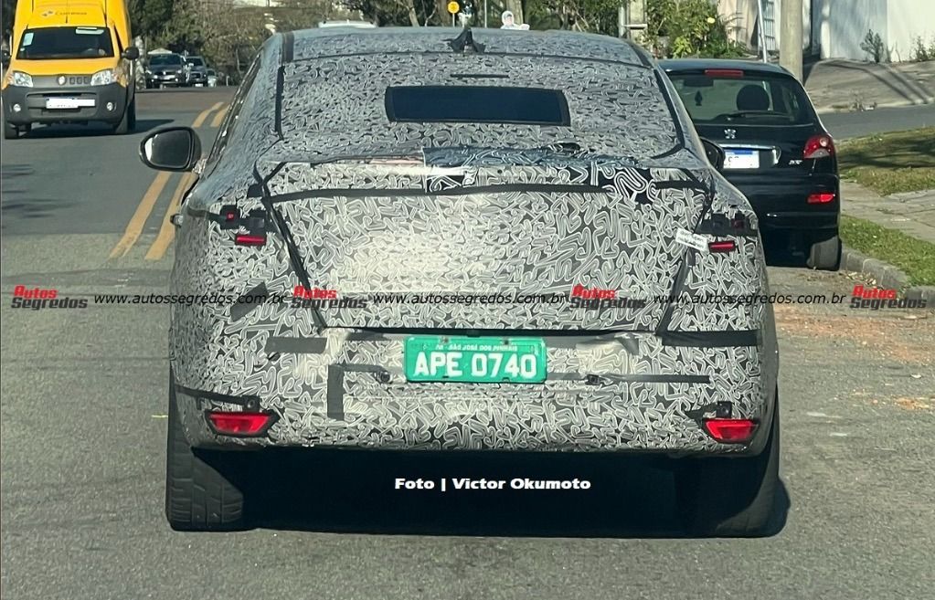 Flagra do Renault Arkana E-Tech em testes no Brasil