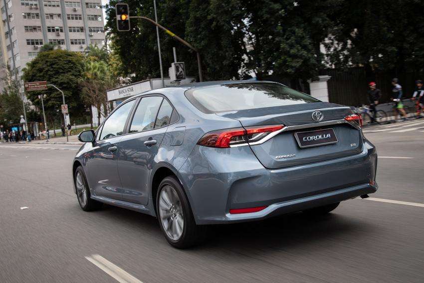 Corolla GLi, um dos sedãs automáticos mais baratos